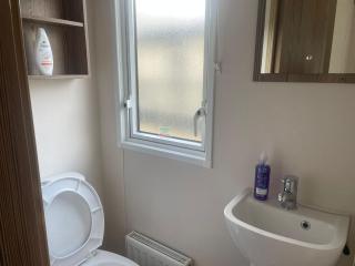 Lovely 3 Bedroom Caravan in South Cerney - 6