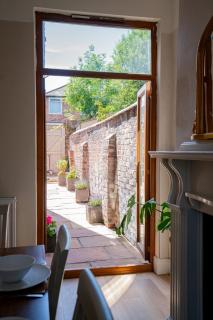 Elegant Victorian House & Garden - 7