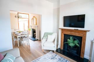 Elegant Victorian House & Garden - 2