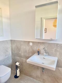 Stylish Modern Apartment with Patio near Vienna - 8