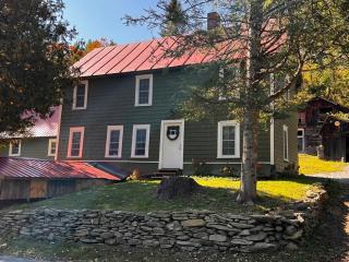 Cozy 1890s farmhouse - 9