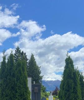 Central Wanaka 2-Bed, 2-Bath Retreat, Minutes walk to Lake - 7