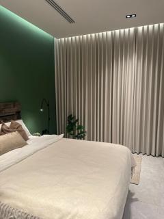 Modern Private Suite Queen Bed Ensuite Bathroom - 2