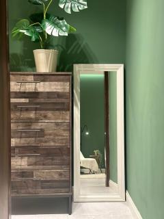 Modern Private Suite Queen Bed Ensuite Bathroom - 1