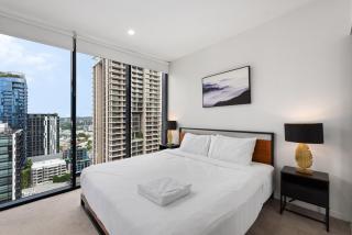 Stunning Views, Best Location, King Bed, Gym, Pool - 7