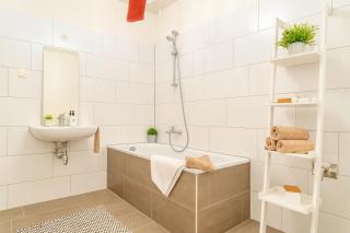 Stylish Apartment with Balcony and Parking - Near Metro - Wenen - 5