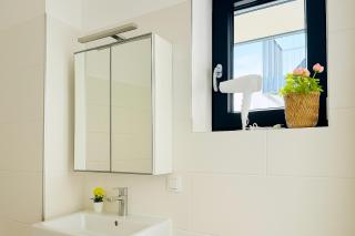 Stylish Apartment with Balcony and Parking - Near Metro - Wenen - 9