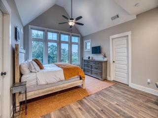 Pet Friendly Stunning Mountaintop Home Nestled In The Blue Ridge Mountains - 8