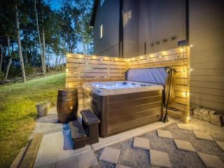 Pet Friendly Stunning Mountaintop Home Nestled In The Blue Ridge Mountains - 2