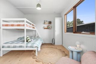 Swan Beach House for 7 Pet friendly Modern Aircon Walking distance to Beach and walking tracks - 3