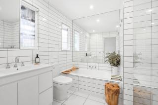 Swan Beach House for 7 Pet friendly Modern Aircon Walking distance to Beach and walking tracks - 2