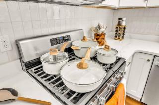 2 BRs & space to spread out, Pets OK, Coffee Bar - Brookfield - 3