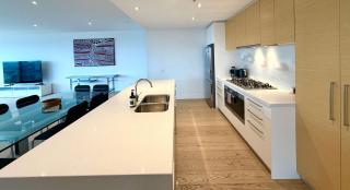 Prima Tower - Sub-Penthouse Apartment next to Casino and MCEC with Incredible Views - 1