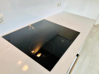 Modern Apartment with Balcony - Free Parking - 6