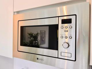 Modern Apartment with Balcony - Free Parking - 1