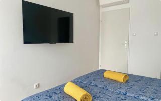 Rooftop Central Apartment with Balcony & Parking - 3