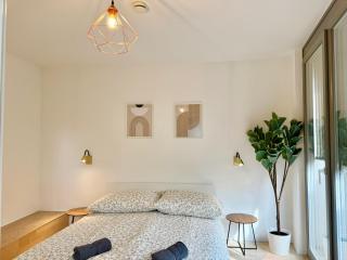 Modern 4-Room Family Apartment with Free Parking - 3