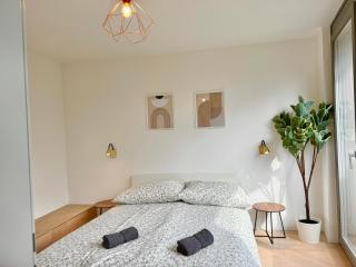 Modern 4-Room Family Apartment with Free Parking - 4