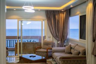 Sea View three bed room High Floor fully AC free WI-FI and parking for familes and same gender group only - 2