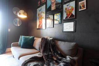 Modern City Loft Downtown Access Free Parking - 9