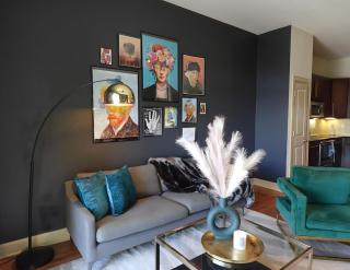 Modern City Loft Downtown Access Free Parking - 2