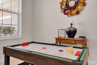 Modern Pool Home|Game Room|Workspace & Near Beach - 2