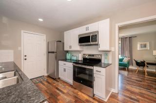 The Vintage Vibe - A Brickstreet Oasis - 9