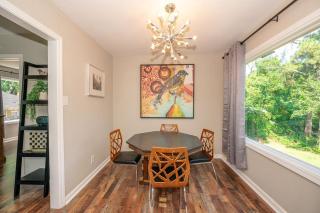 The Vintage Vibe - A Brickstreet Oasis - 3