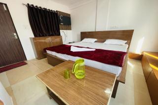 OYO The 3 Star Hotel - 4