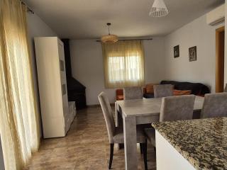 Casa amplia con piscina privada, WiFi, estacionamiento y admite mascotas, a 250m de la playa - ES-348-8 - Riumar - 4