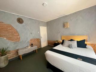 Casa céntrica con patio, piscina privada y 6 habitaciones - 9