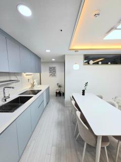 2 Bathrooms & 3 Rooms, New Elevator - 0