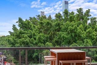 Stylish 2BR South Bank Stay by Housemark Escapes - 6