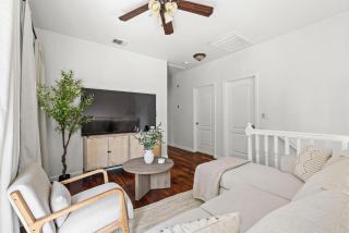 Central East Austin Luxury Hot Tub & Game Room - 9