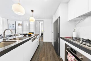 Bright Modern 2BR Home Steps from Mascot Station - 9