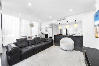 Bright Modern 2BR Home Steps from Mascot Station - 5