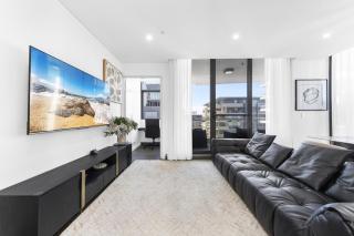 Bright Modern 2BR Home Steps from Mascot Station - 2