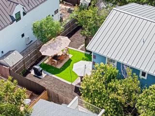 Central East Austin Luxury Hot Tub & Game Room - 5