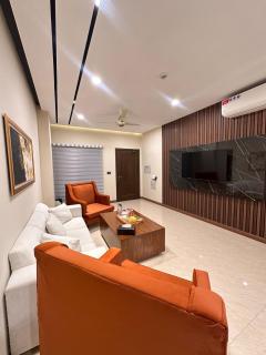 Griffin 2BHK Rooftop Pool Direct Mall Access - 9