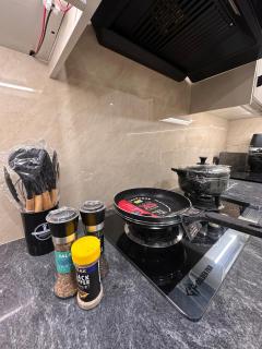 Griffin 2BHK Rooftop Pool Direct Mall Access - 6