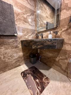 Griffin 2BHK Rooftop Pool Direct Mall Access - 1