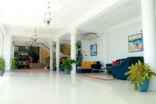 Queens Beach Hotel - 1