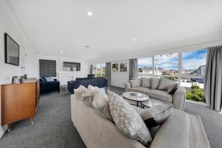 Spacious house 5 minutes walk to St Helier Beach - 0