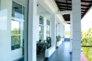 Queens Beach Hotel - 6