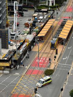 Ocean-view hotel room on Level 17 in central Surfers Paradise - 5