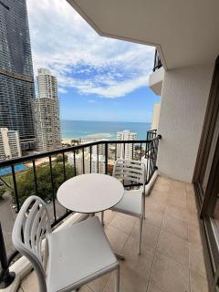 Ocean-view hotel room on Level 17 in central Surfers Paradise - Gold Coast - 1