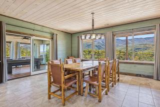 Mountain Melody – Luxe 4-Bedroom Retreat - VIEWS, 2 Hot Tubs, Chefs Kitchen, Game Room - 4