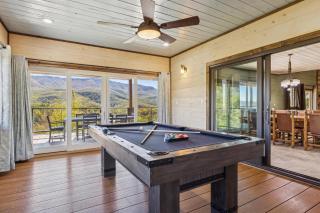 Mountain Melody – Luxe 4-Bedroom Retreat - VIEWS, 2 Hot Tubs, Chefs Kitchen, Game Room - 2