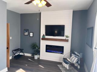 Relaxing Townhouse Downtown Dubuque - 9