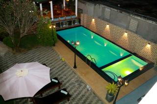 Queens Beach Hotel - 8